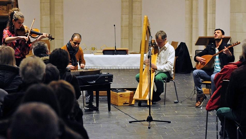 Ensemble Tarab Düsseldorf (Arabische Muziek, 2017); vlnr Azad Shawaysi, Tom Daun, Rêdûr Saher
